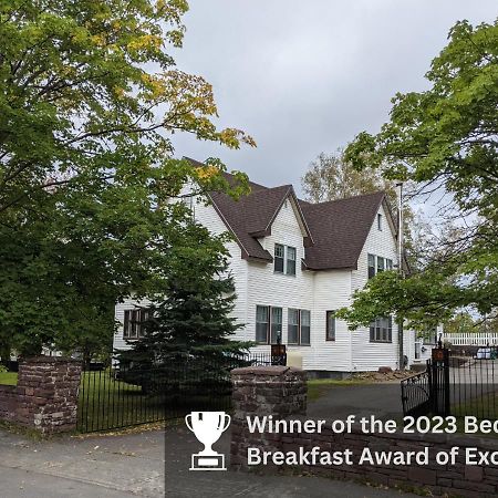 Hill Road Manor Bed & Breakfast Гранд Фолс - Уиндзор Екстериор снимка