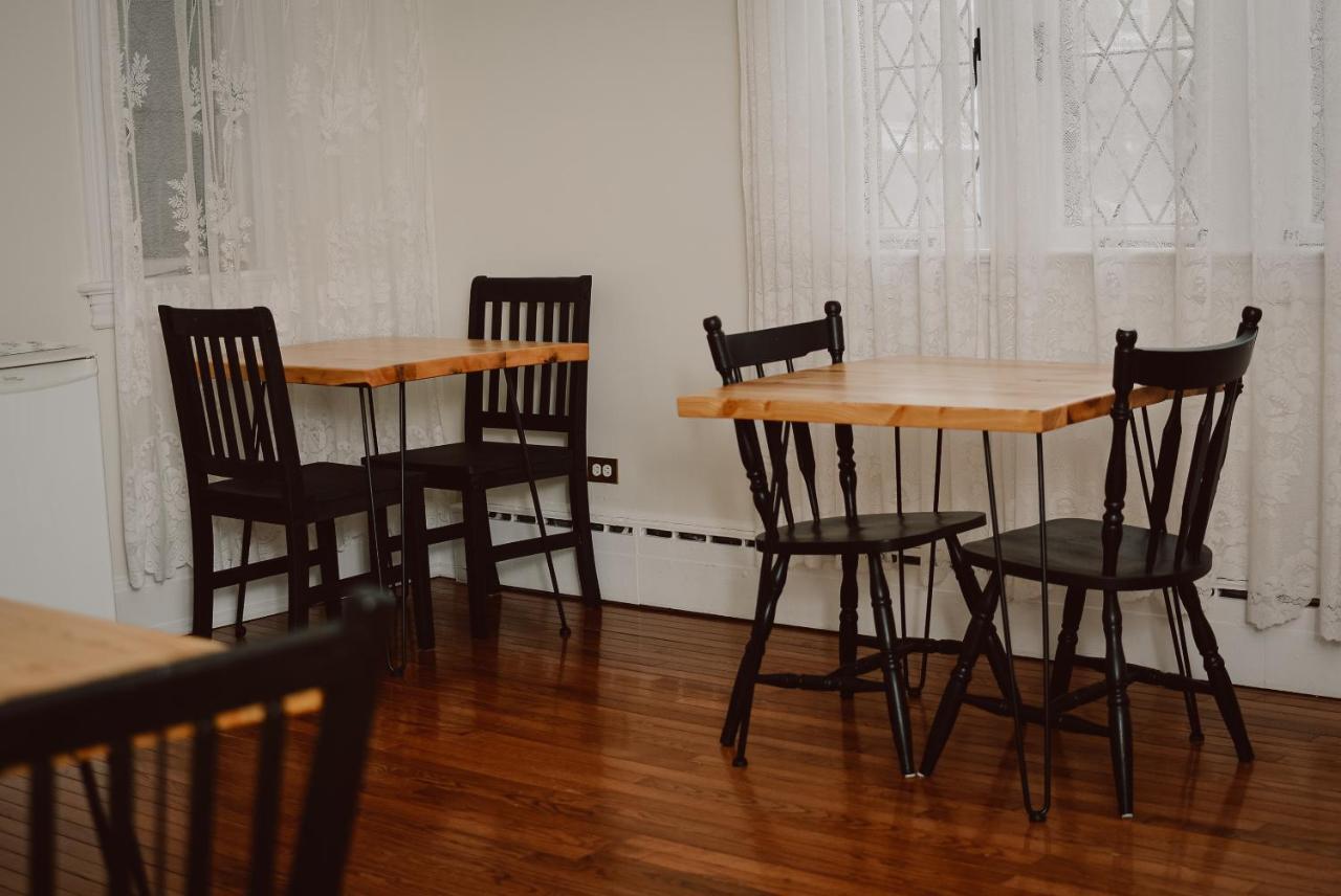 Hill Road Manor Bed & Breakfast Гранд Фолс - Уиндзор Екстериор снимка
