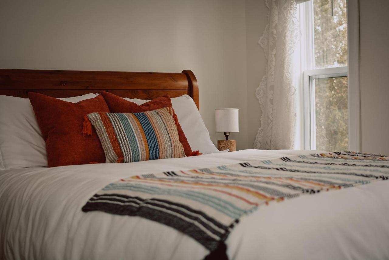 Hill Road Manor Bed & Breakfast Гранд Фолс - Уиндзор Екстериор снимка