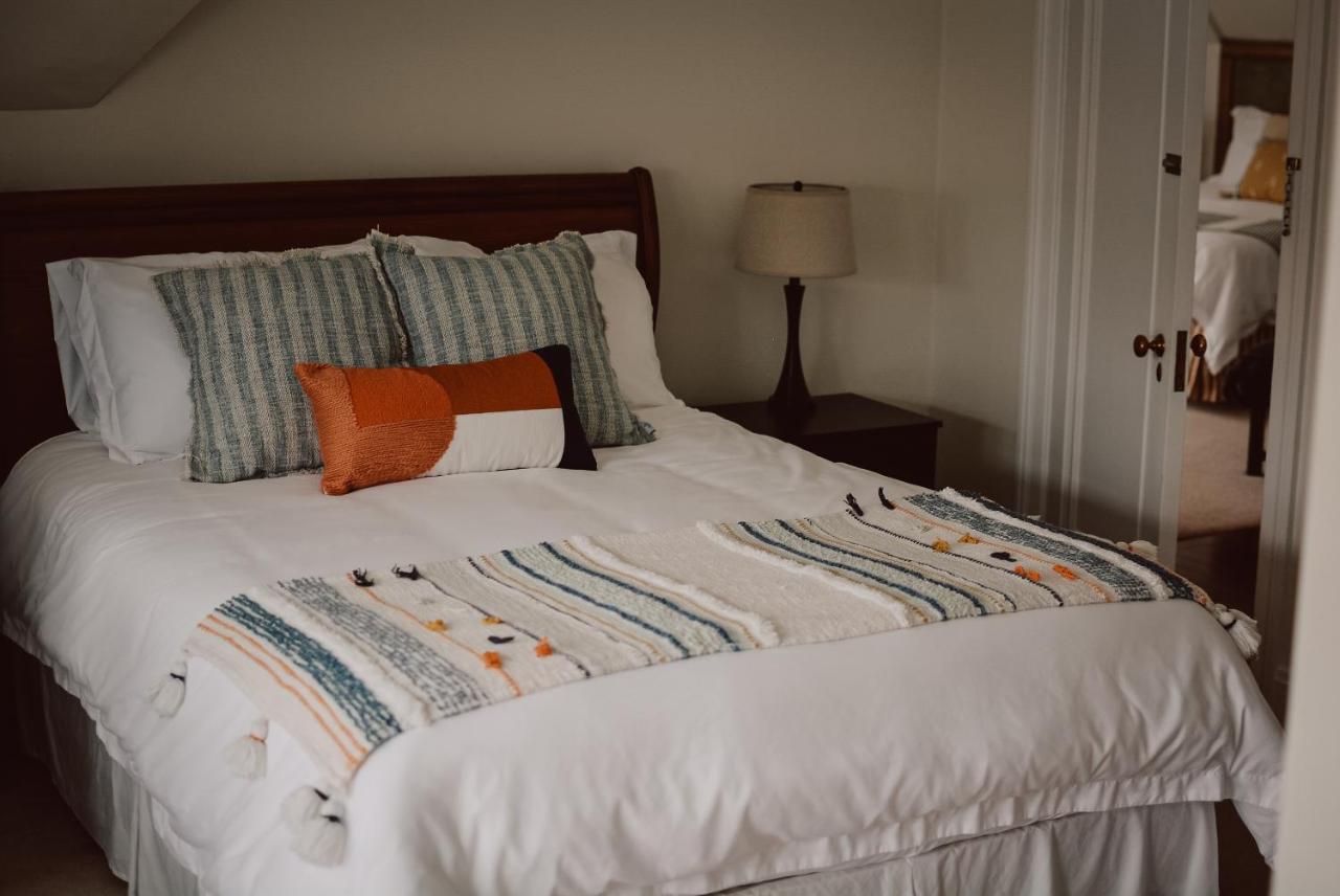 Hill Road Manor Bed & Breakfast Гранд Фолс - Уиндзор Екстериор снимка