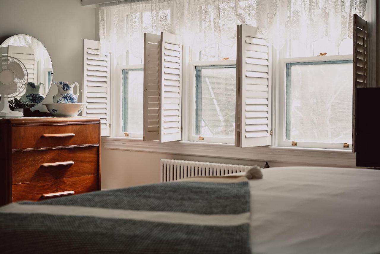 Hill Road Manor Bed & Breakfast Гранд Фолс - Уиндзор Екстериор снимка