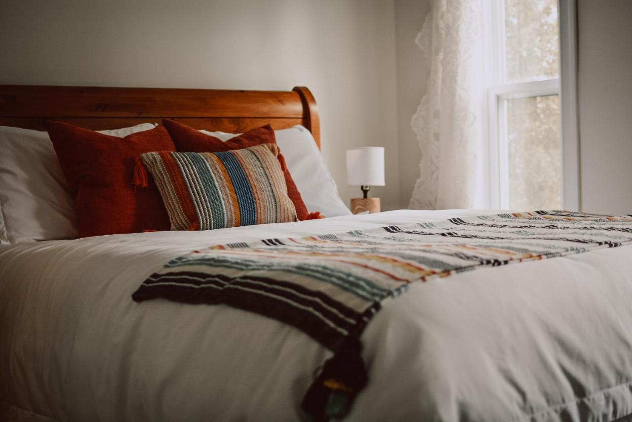 Hill Road Manor Bed & Breakfast Гранд Фолс - Уиндзор Екстериор снимка