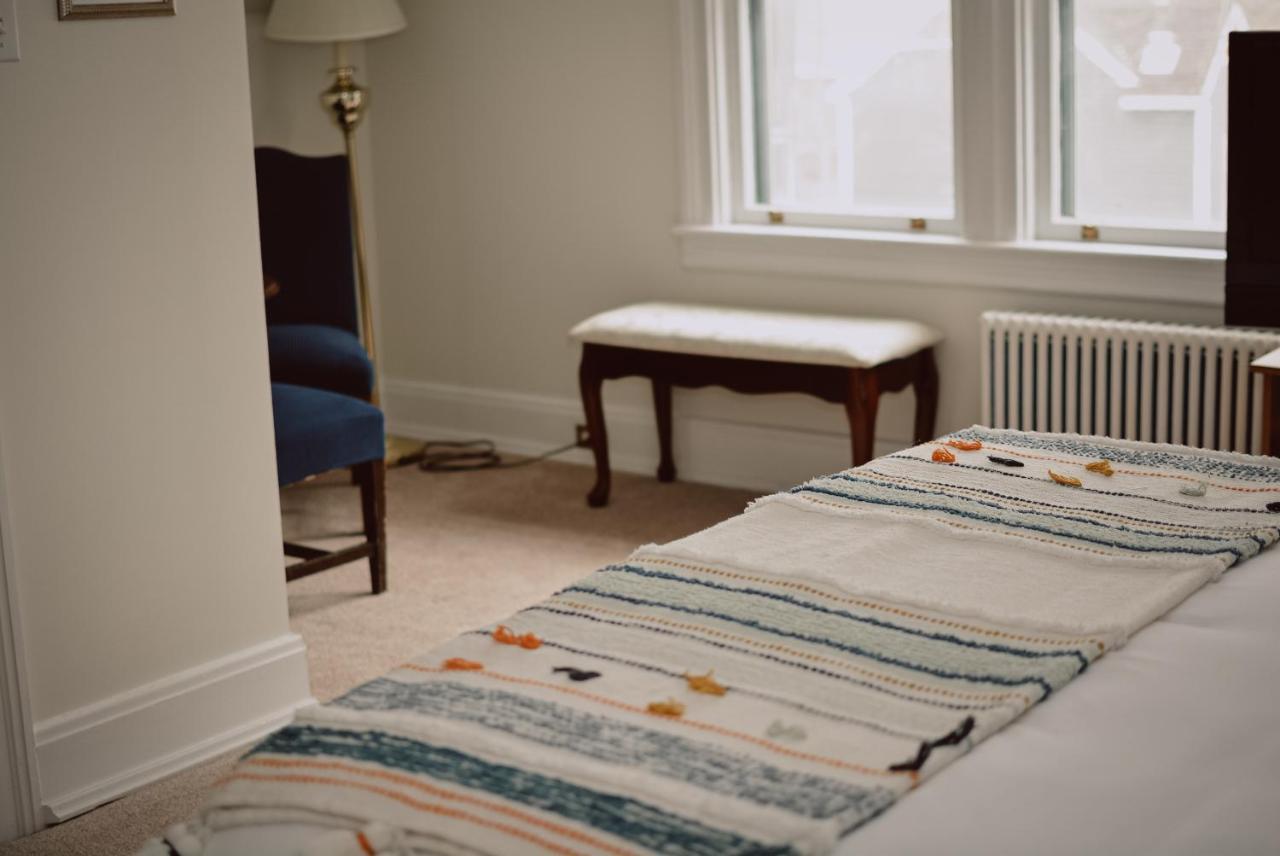 Hill Road Manor Bed & Breakfast Гранд Фолс - Уиндзор Екстериор снимка